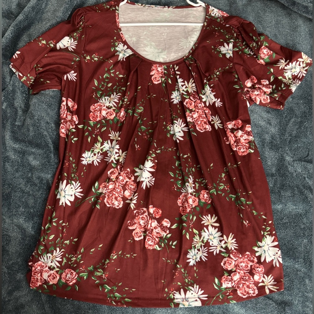 Floral Trim Top   new without tag